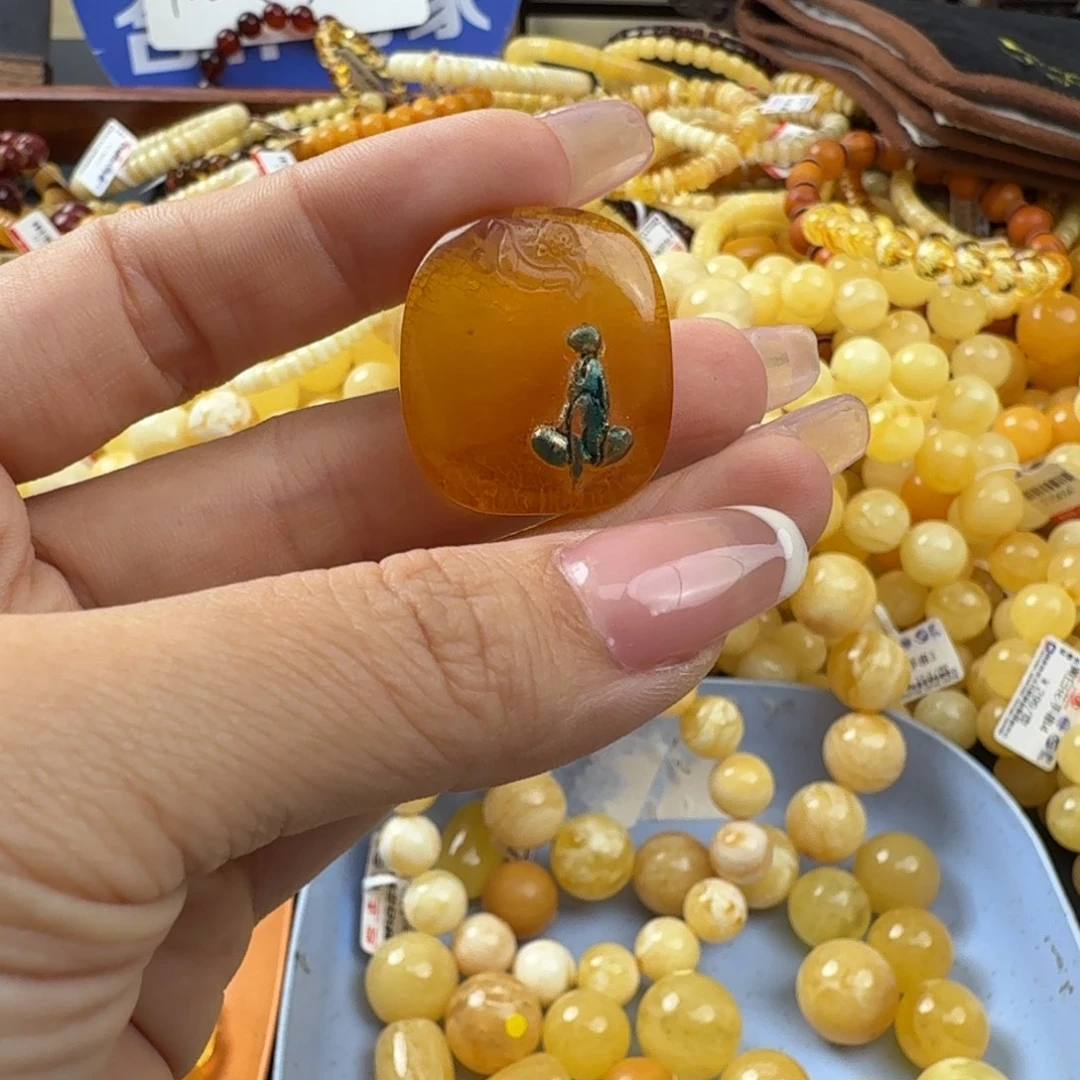 琥珀未镶嵌珠宝奇石