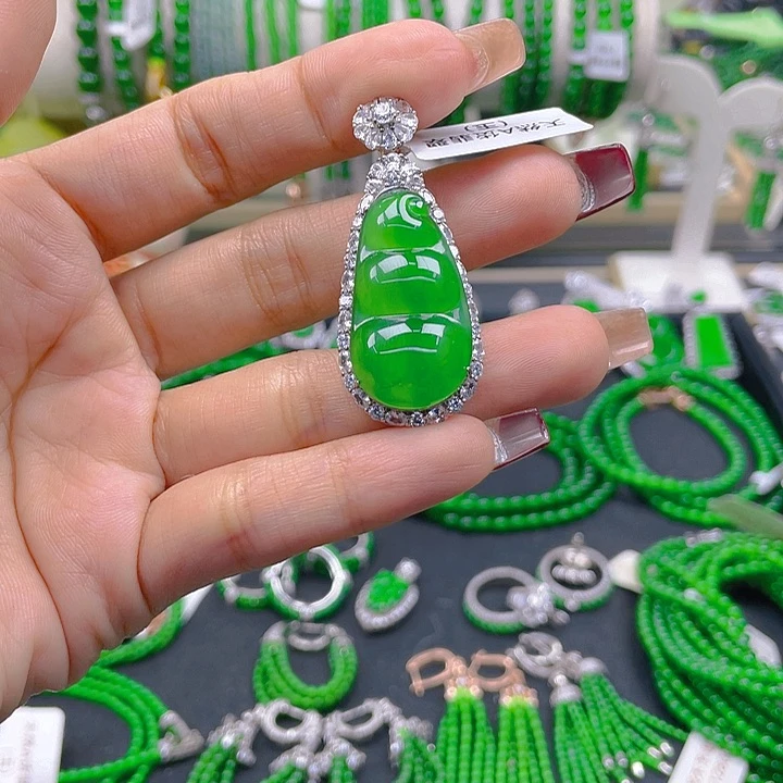 翡翠颈饰银S925镶嵌㝡*福豆
