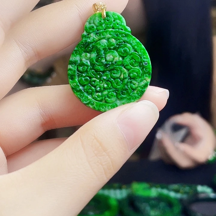翡翠18K金镶嵌颈饰多样性