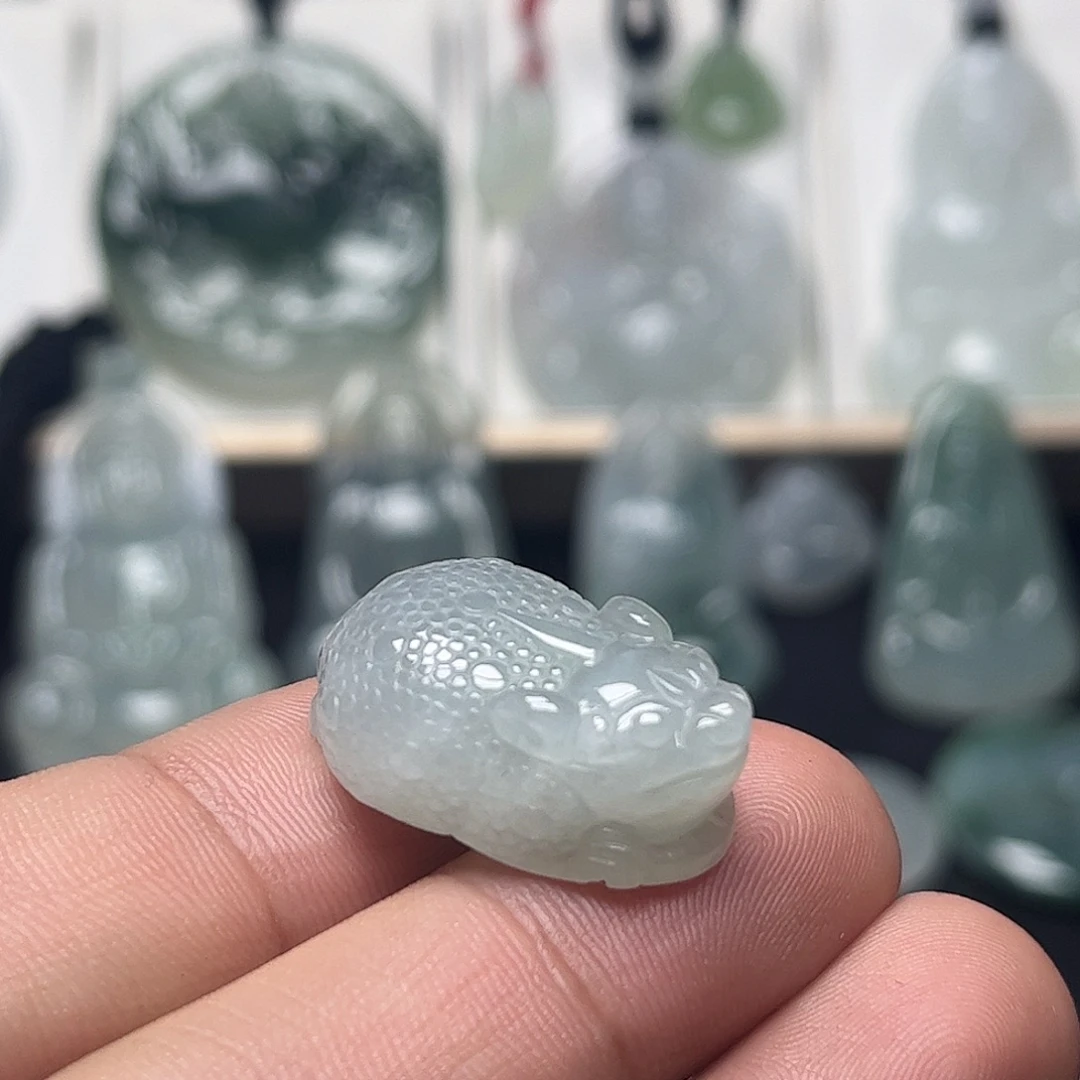 翡翠未镶嵌颈饰缅甸天然翡翠