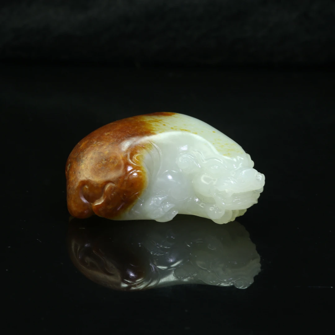 18和田玉洒红皮吊坠(钟文杰作）/500151保利厦门拍卖