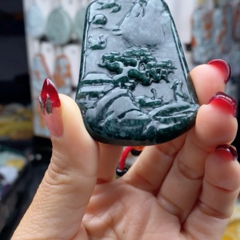 翡翠颈饰未镶嵌翡翠