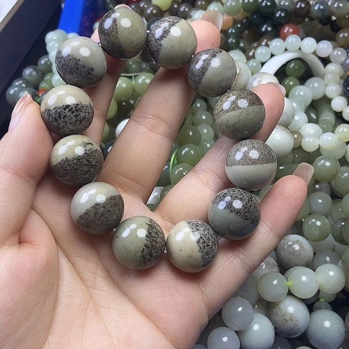 *****和田玉未镶嵌颈饰