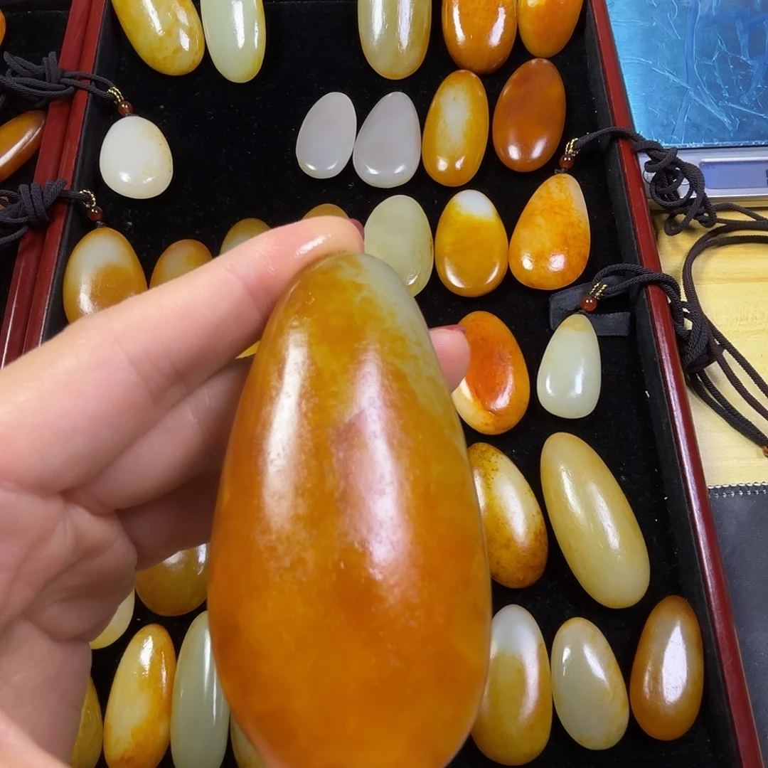 孤***星和田玉未镶嵌颈饰