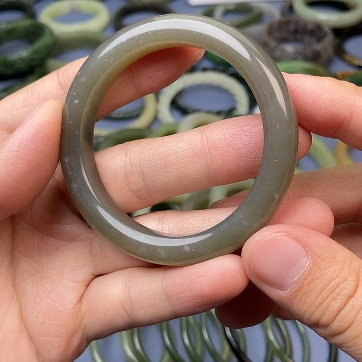 和田玉（青白玉）未镶嵌手镯圈口52.8mm棉多有包容纹