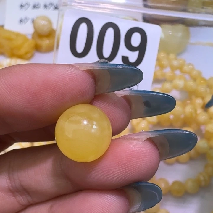 裸石琥珀未镶嵌12.5瑕疵