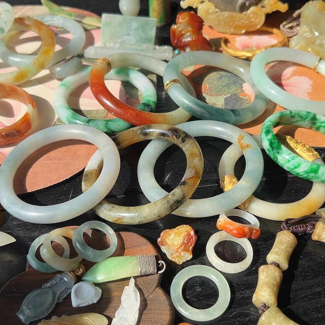 翡翠手镯未镶嵌白底青糯种翡翠手镯