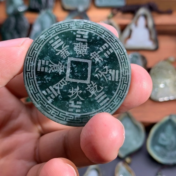 翡翠未镶嵌颈饰翡翠山鬼花钱大