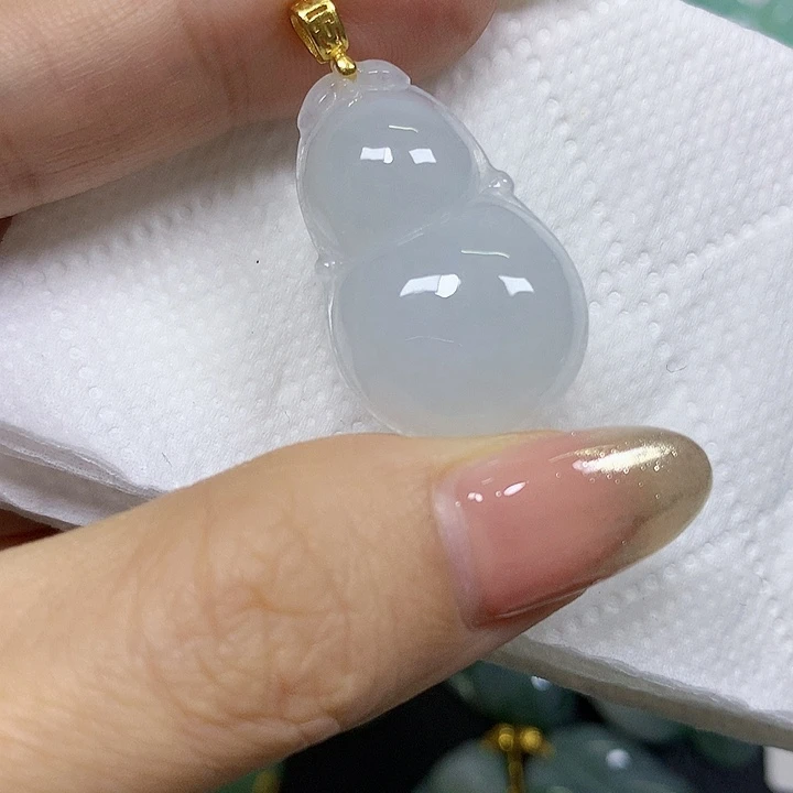 翡翠未镶嵌颈饰挂件