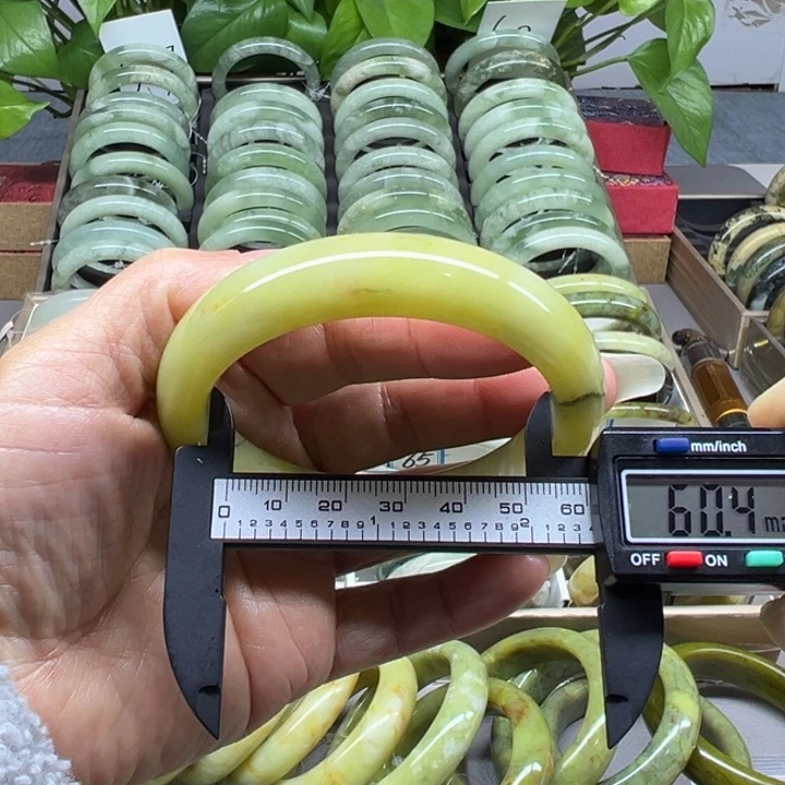 蛇纹石玉未镶嵌手镯74