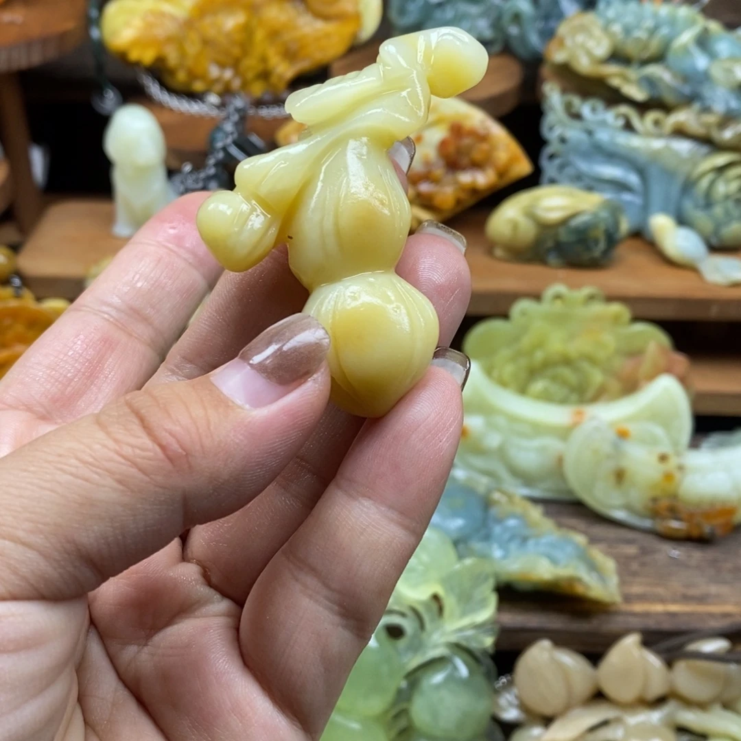 岫玉未镶嵌吊坠(赠链)微瑕