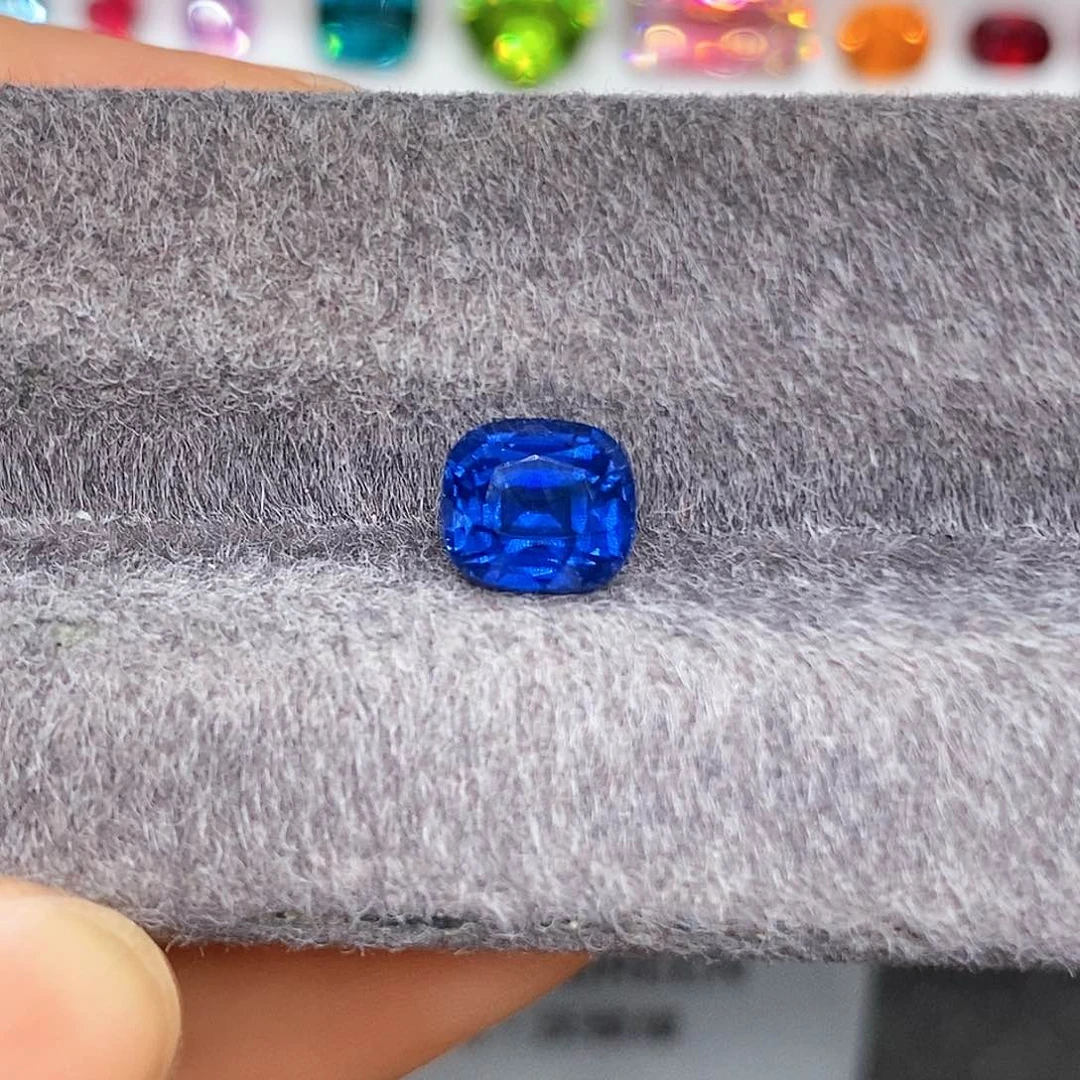 蓝宝石裸石未镶嵌2.57克拉全净体满火彩皇家蓝蓝宝石