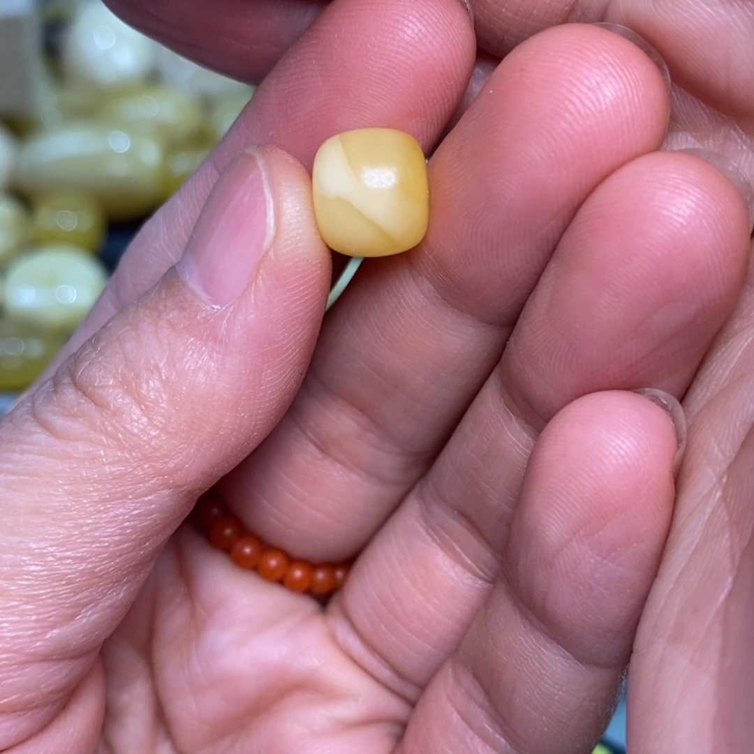 琥珀未镶嵌裸石原矿蜜蜡配珠