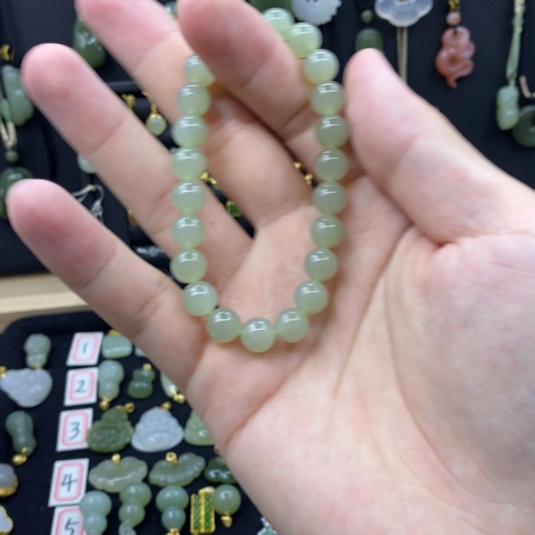 小***唯和田玉未镶嵌颈饰