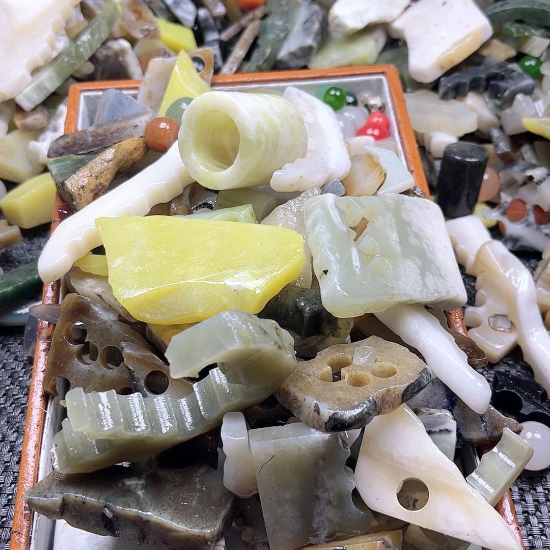 颈饰未镶嵌和田玉盛*