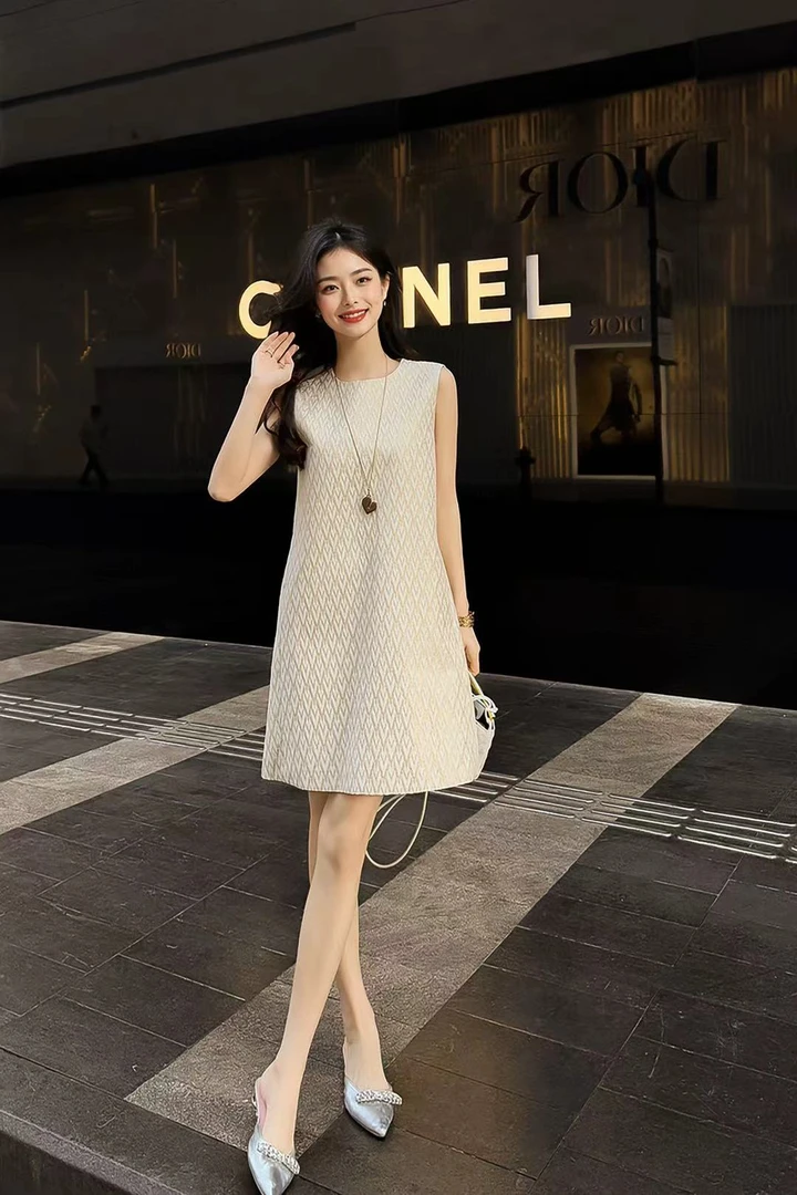 WANTHAT/凡黛卡高端亮丝格子浮雕提花无袖背心裙210902