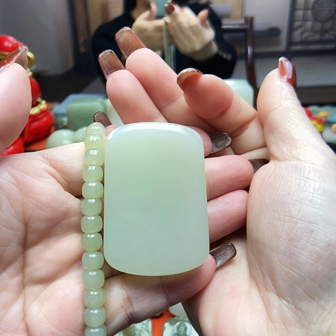 颈饰未镶嵌和田玉无事牌