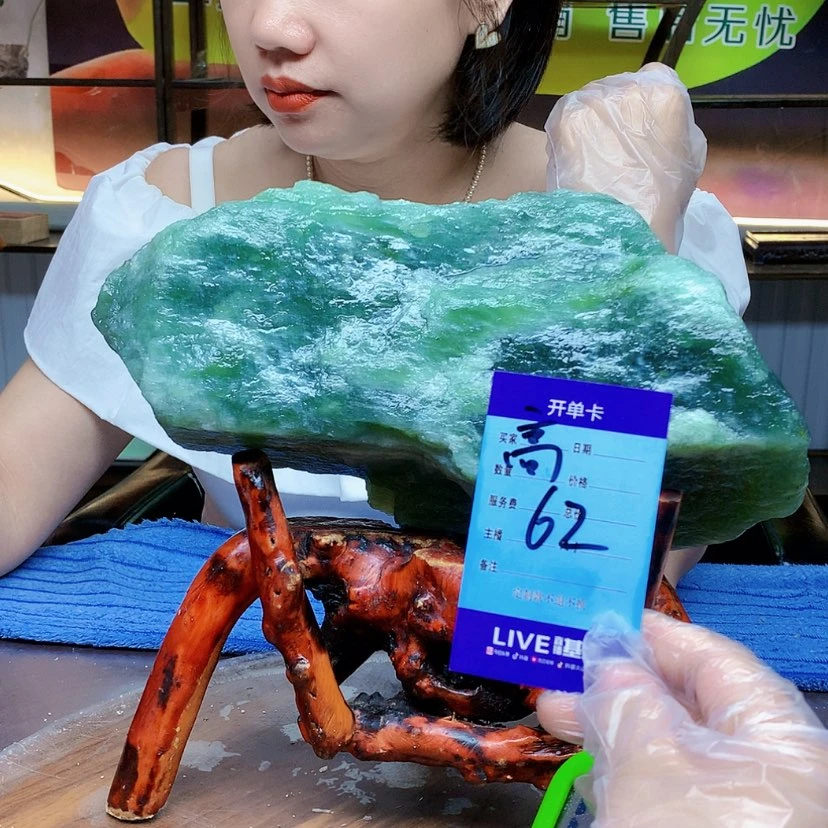 【闪购商品】蛇纹石玉未镶嵌原石周*