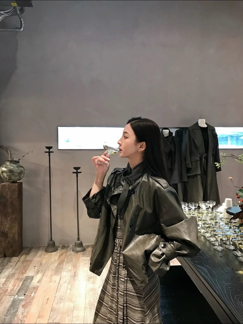 2025秋季新款小众设计感百搭短款休闲立领双排扣机车皮衣夹克外套