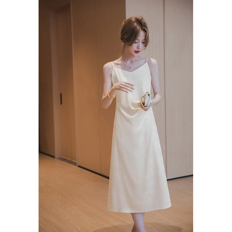 小谷粒吊带连衣裙女2025年秋季新款时尚气质长款修身长裙a字裙子
