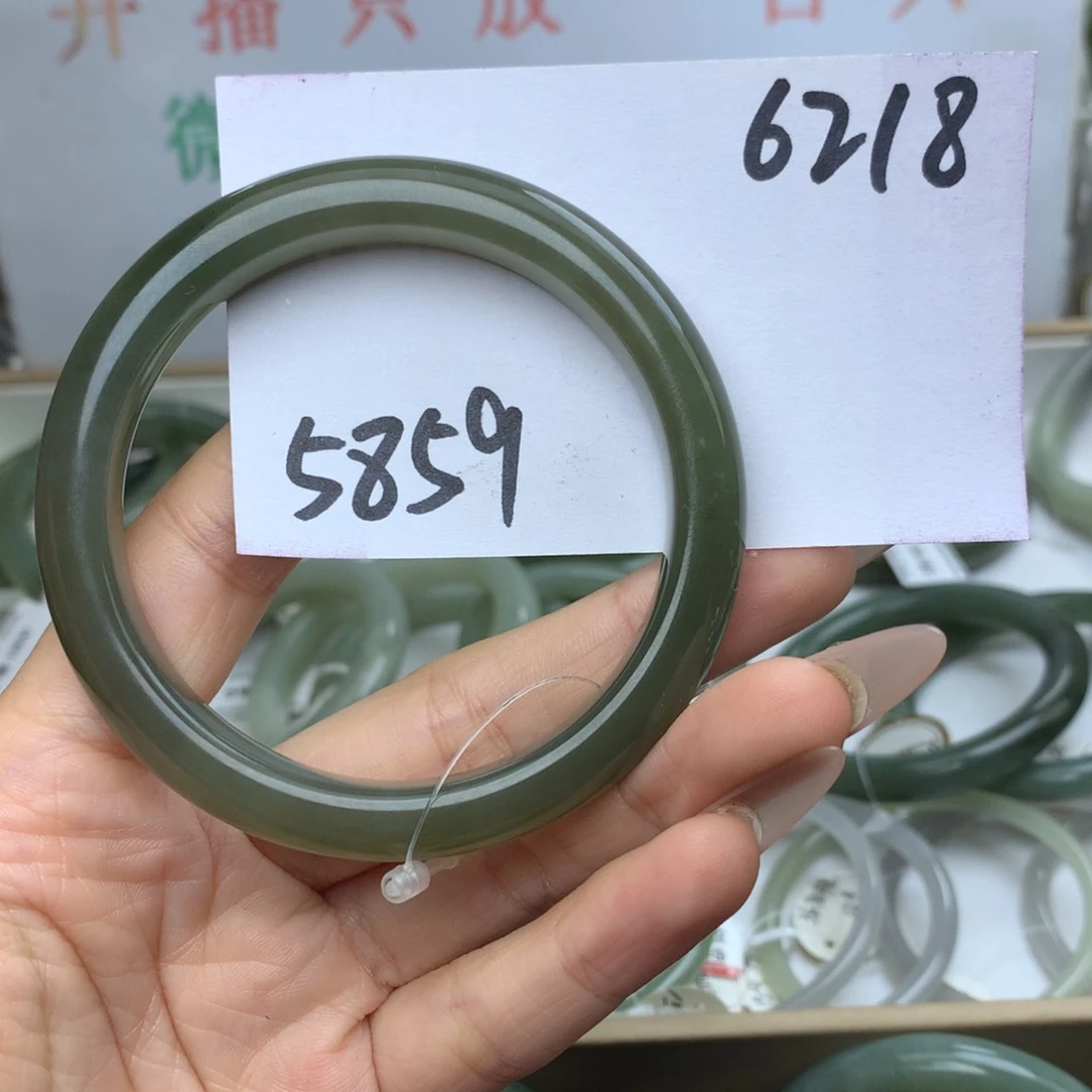 未镶嵌手镯和田玉六*