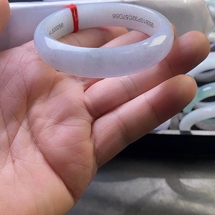 翡翠未镶嵌手镯8、正