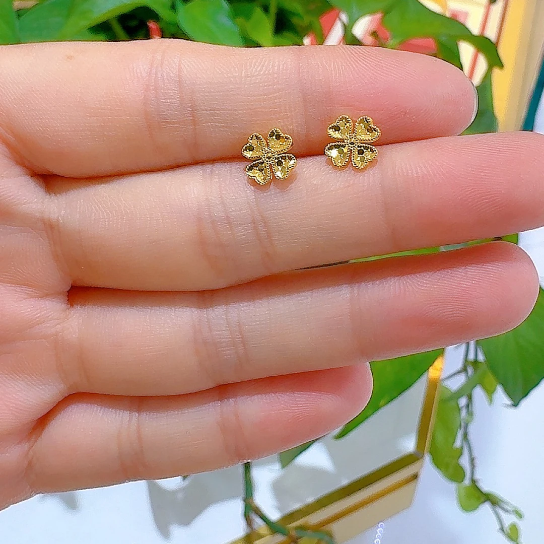 花丝闪光四叶草直针耳钉1.31克