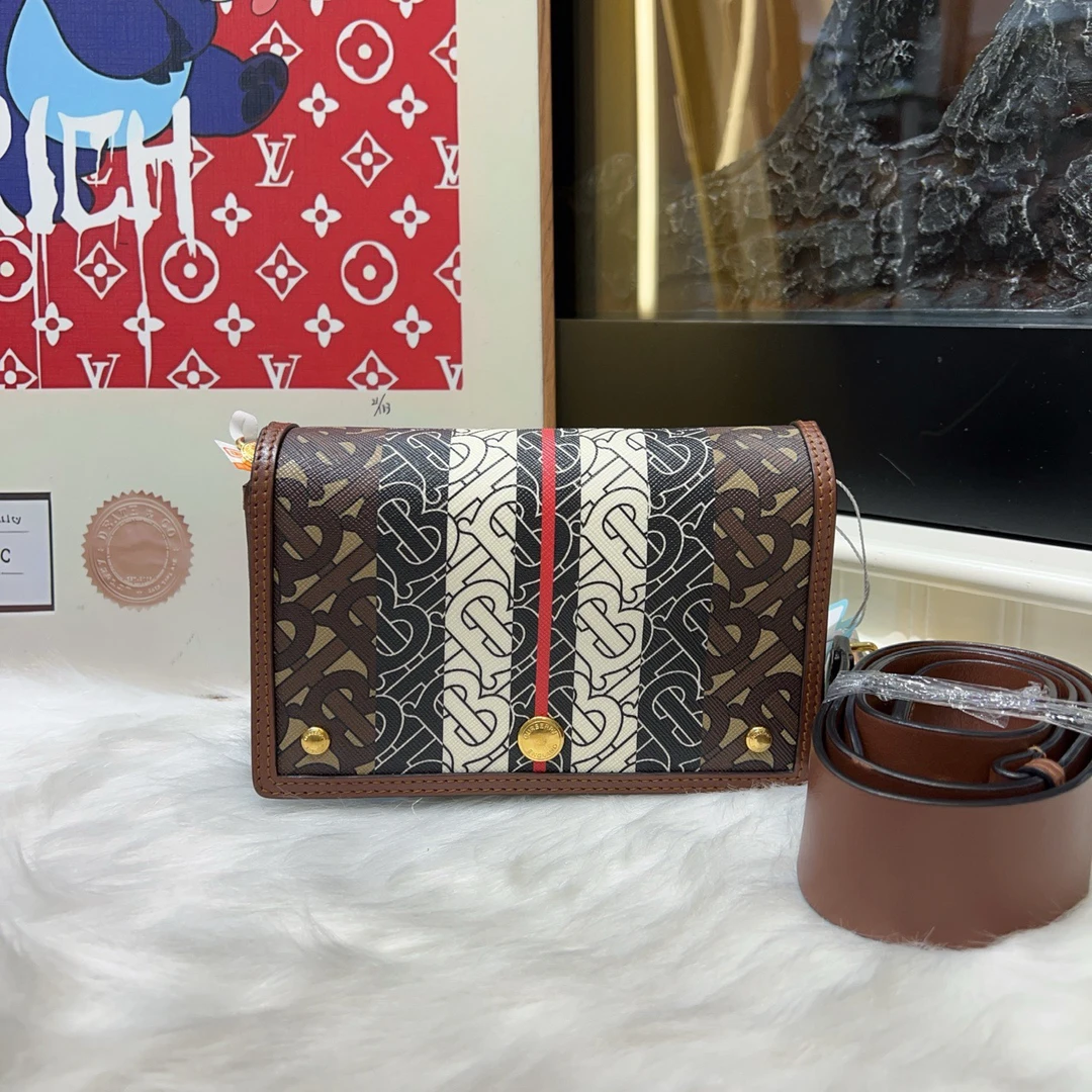 95新 BURBERRY/博柏利 巴宝莉18底长新款斜挎包 cj3571