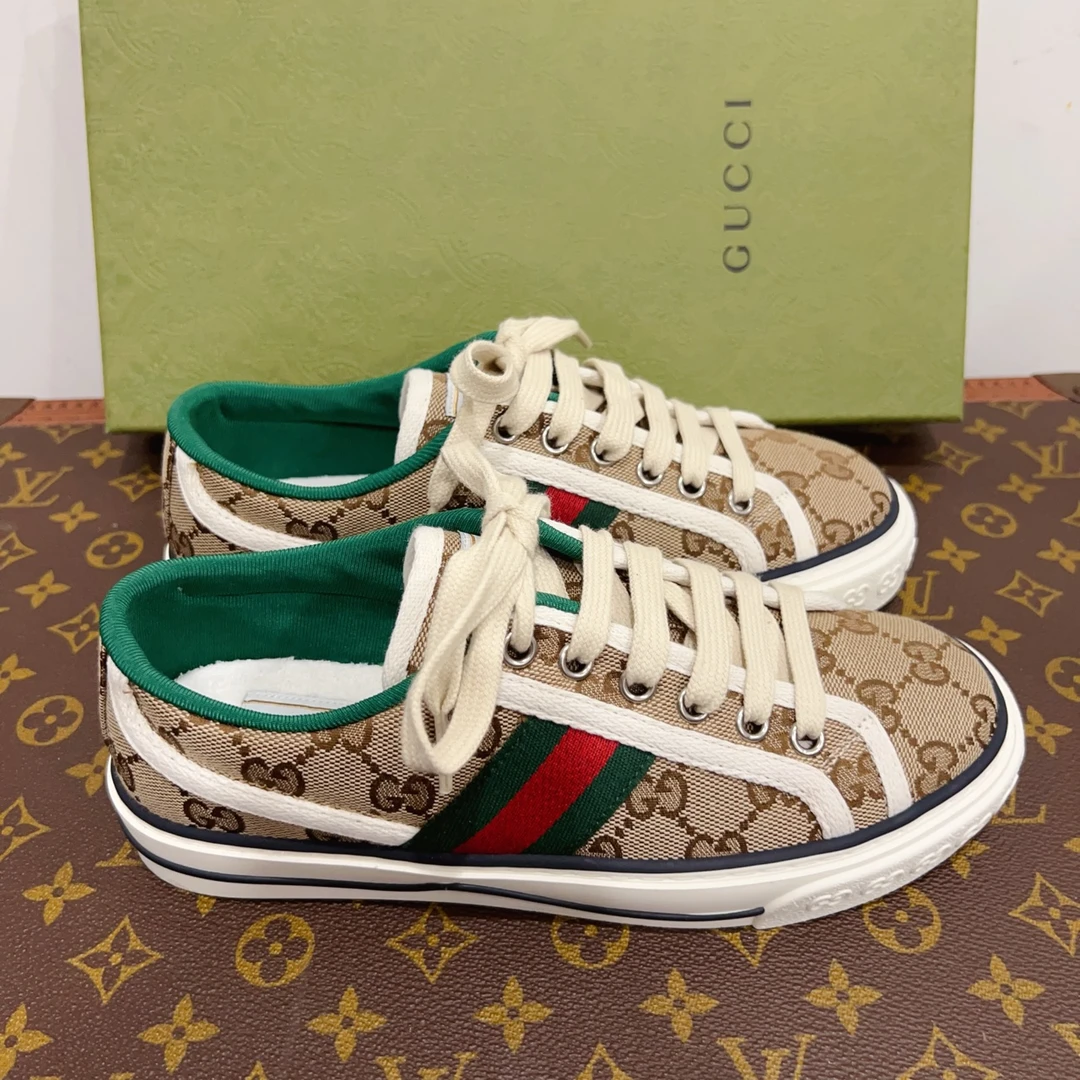 全新未使用 GUCCI/古驰 板鞋尺码35.5成色看直播 GSS23988