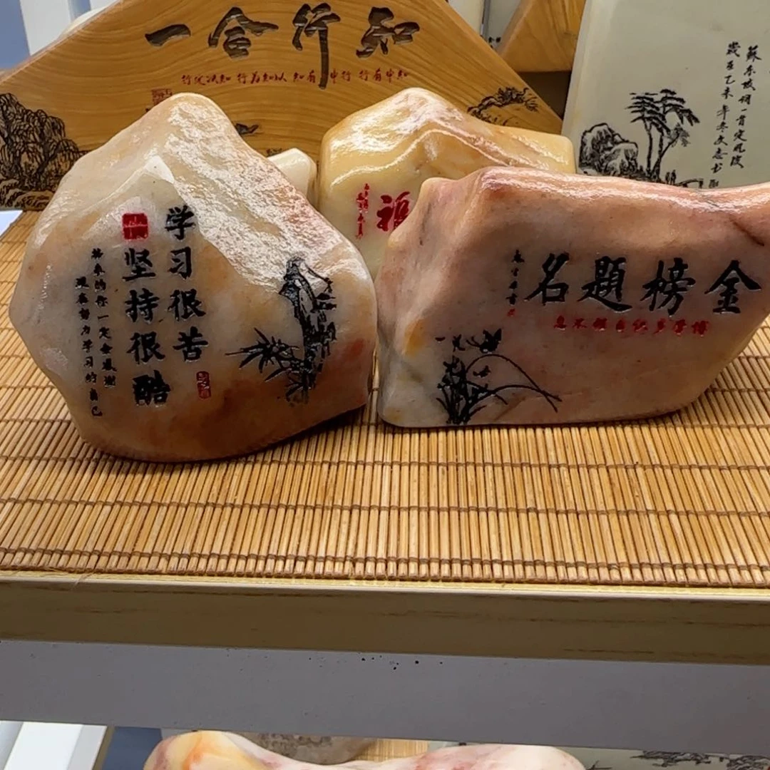 摆件এ****石头雕刻艺术设计