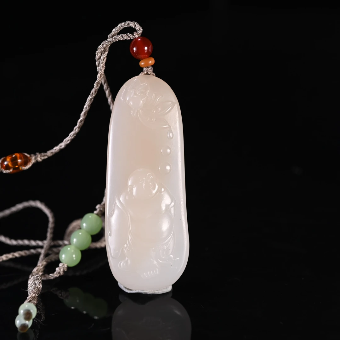 LOT8829 和田玉藕粉弥勒佛挂件/保利