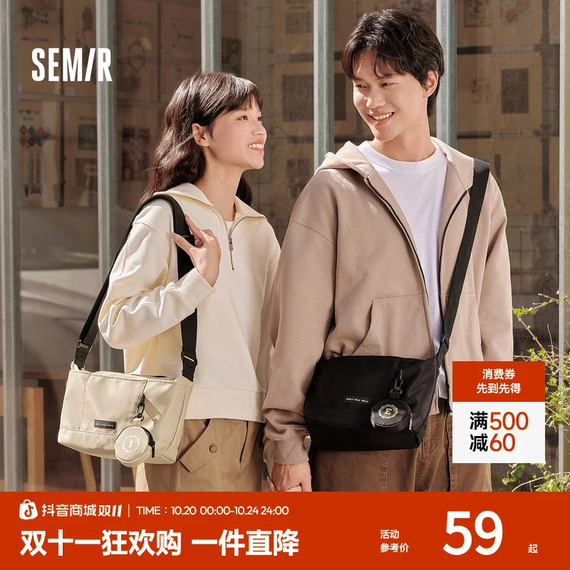 森马斜挎包男百搭新款时尚户外工装风情侣背包大容量饺子包字母潮