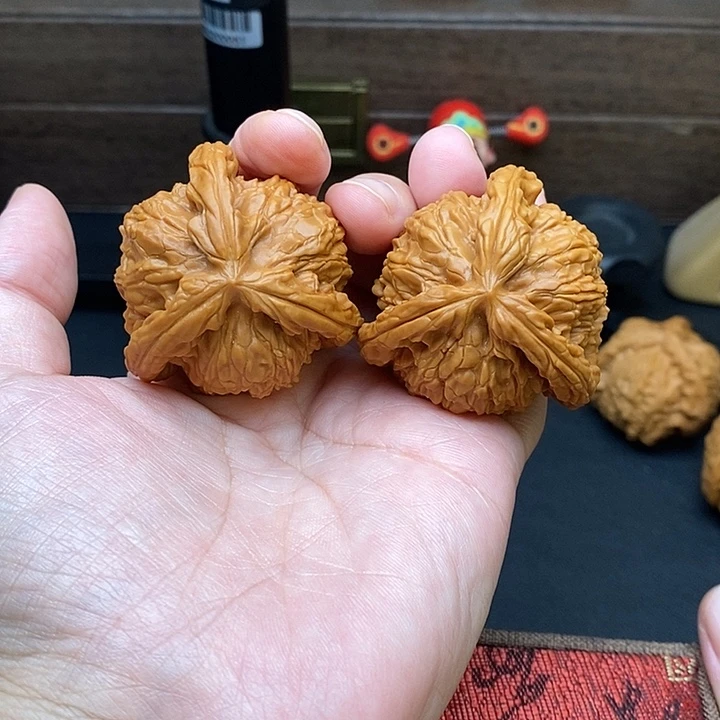 腊***肉把件文玩核桃白奔