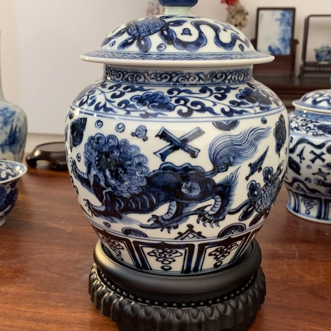 石*仿元青花瓷器双狮罐