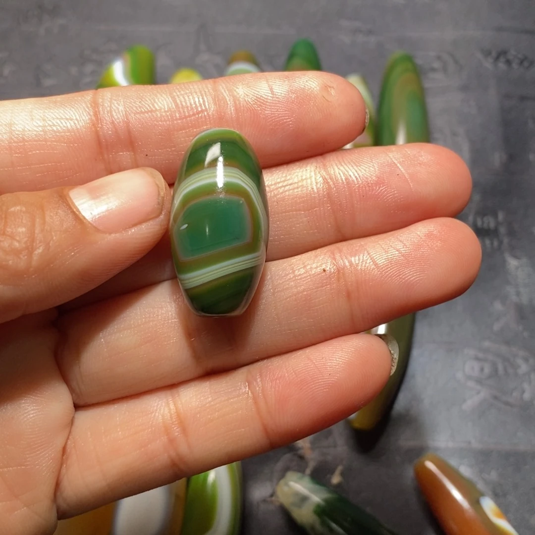 颈饰未镶嵌石英质玉老*童