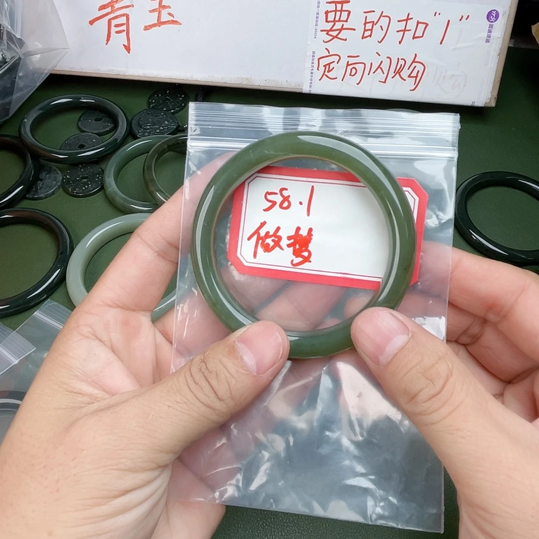 做***梦和田玉未镶嵌手镯