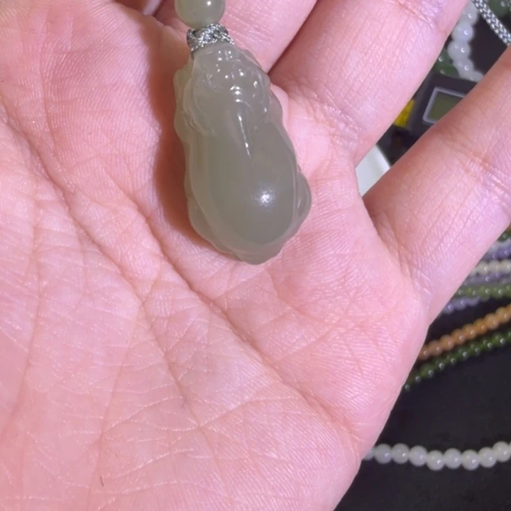 和田玉未镶嵌手链貔貅大漏