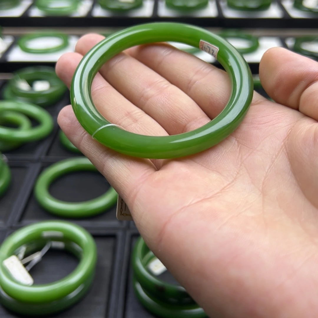 和田玉（碧玉）未镶嵌手镯56美人条冰底辣绿