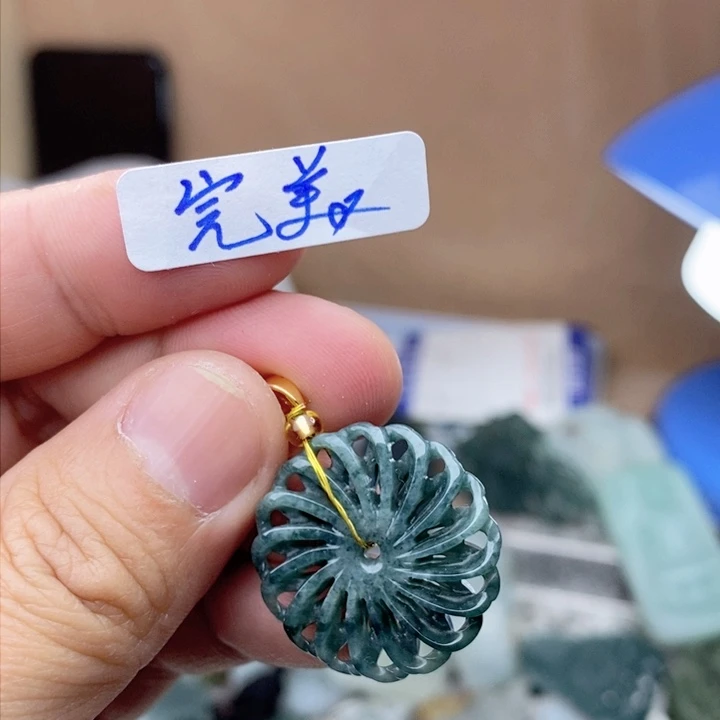 翡翠颈饰未镶嵌好