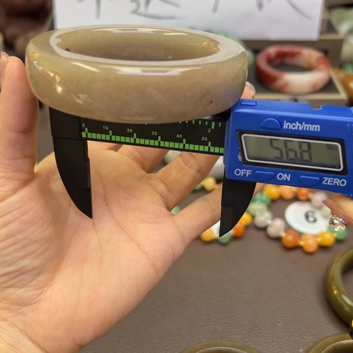 未镶嵌手镯石英岩玉