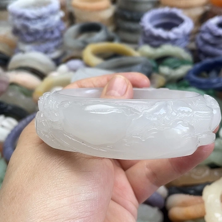 未镶嵌手镯石英岩玉