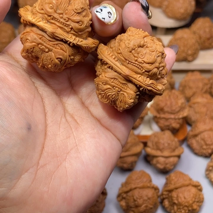 雲***雨蛤蟆头雕刻的金蟾