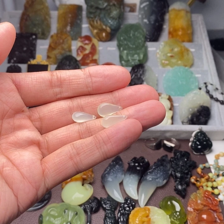 蛇纹石玉颈饰未镶嵌家**女