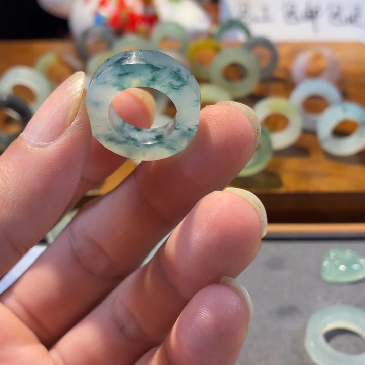 J***o未镶嵌定制翡翠戒指