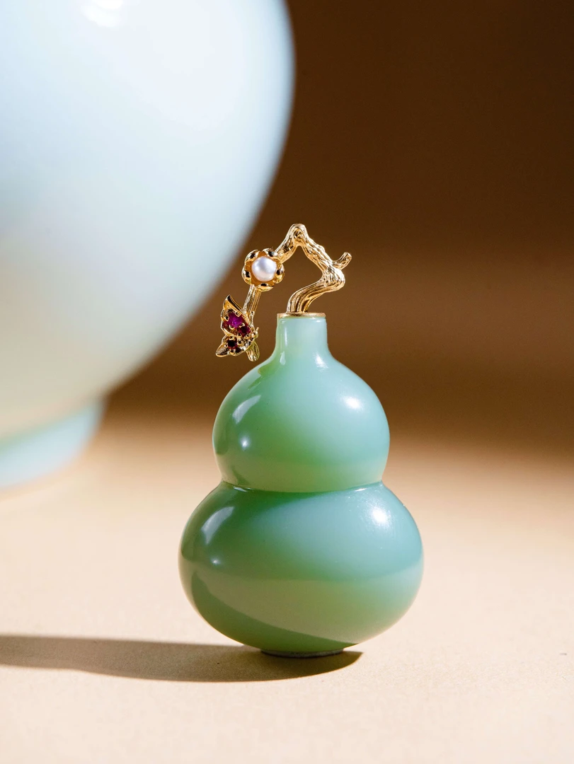 【原创设计】春生万物丨18k金葫芦和田玉吊坠 D3269