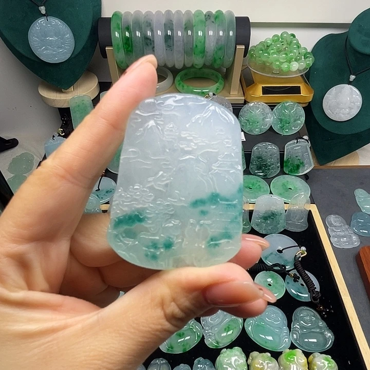 翡翠未镶嵌颈饰山水