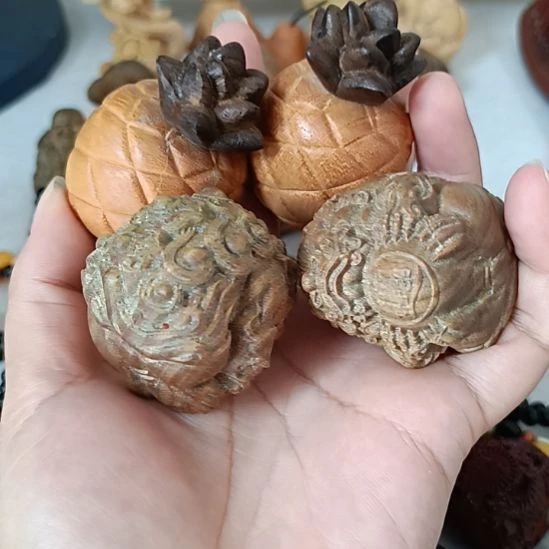 木绿檀手把件手球两个菠萝两个