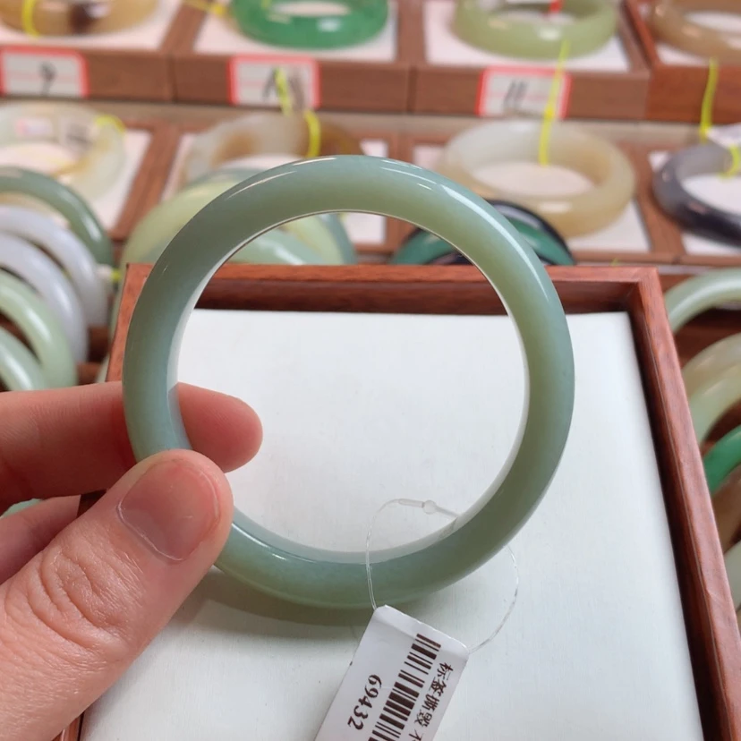 【闪购商品】和田玉手镯未镶嵌52.5