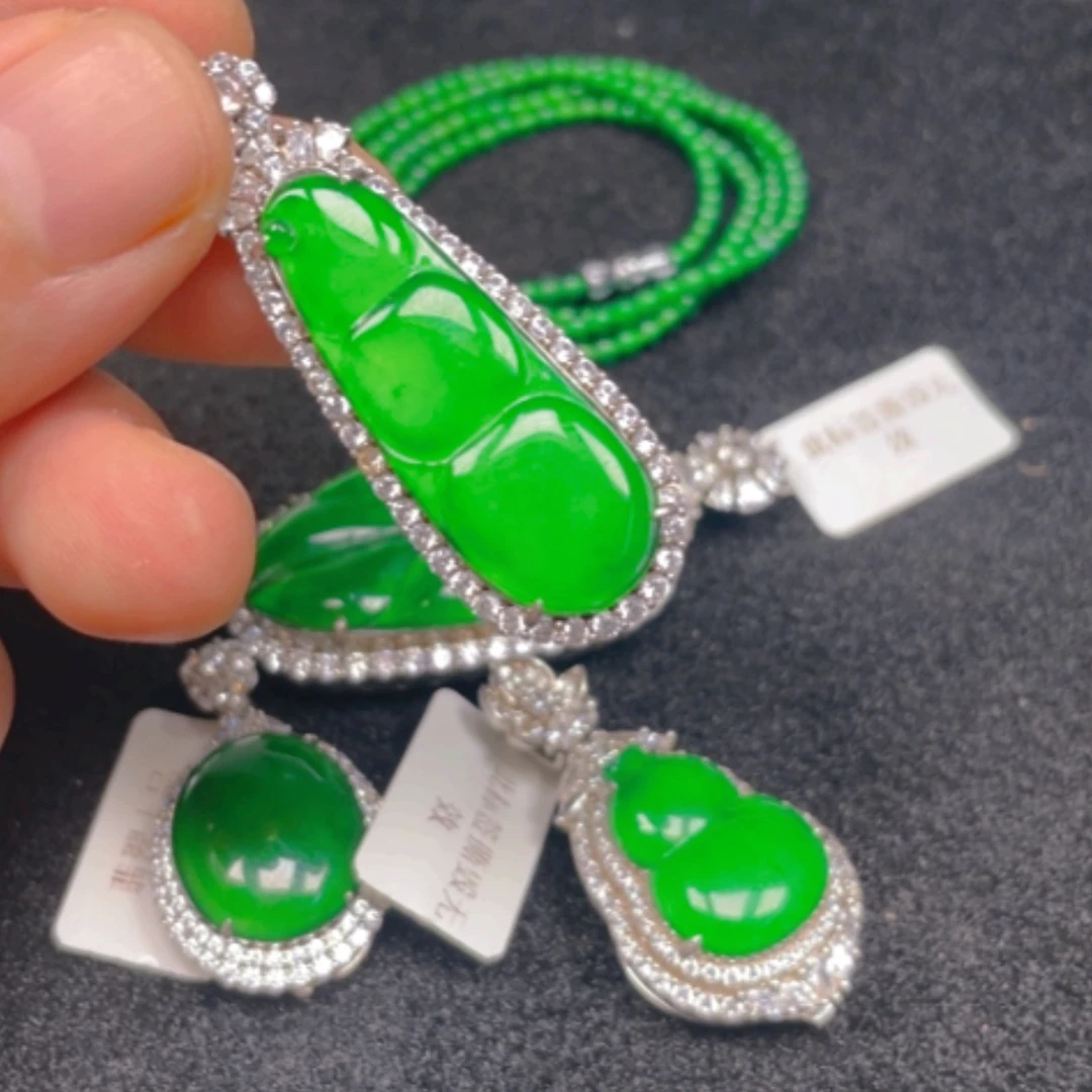 【闪购商品】颈饰银S925镶嵌翡翠吊坠