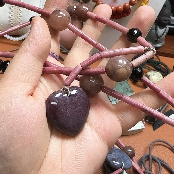 石英质玉颈饰未镶嵌正**念